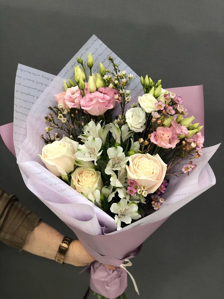 Букет цветов из: Альстромерии, Розы и Лизиантусы в Нижний Бестях