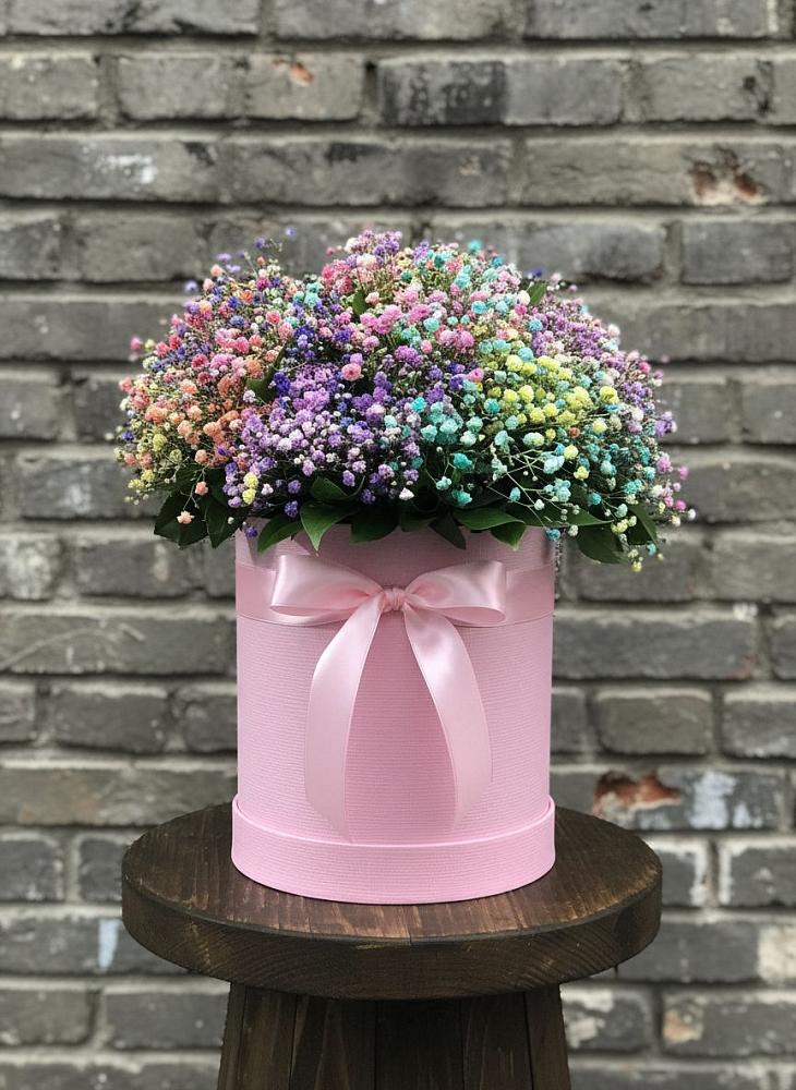 Цветочная композиция из Гипсофила и Розы в шляпной коробке в Нижний Бестях