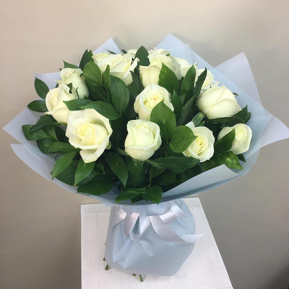 Букет 15 Белых роз Проуд в Нижний Бестях