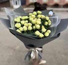 Букет Белые кустовые розы Солинеро в Нижний Бестях