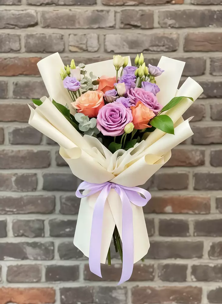 Букет цветов из: Лизиантусы и Розы в Нижний Бестях