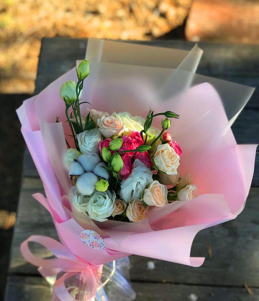 Букет цветов из: Розы и Лизиантусы в Нижний Бестях