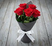 Букет 5 Красных роз Эдлесс Лав в Нижний Бестях