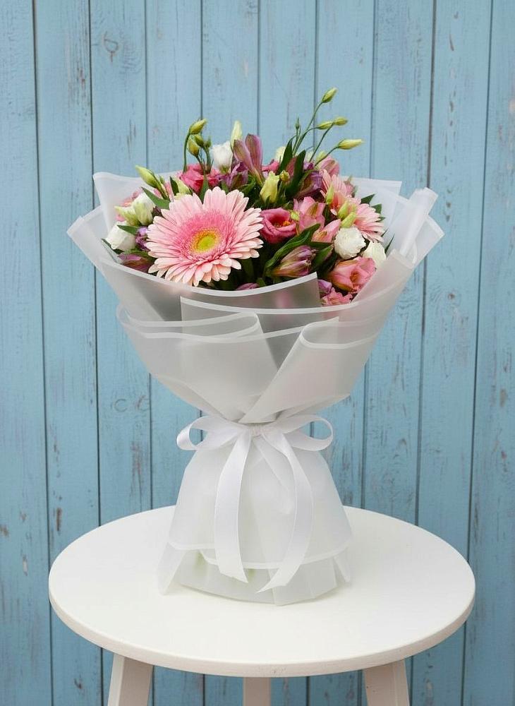 Букет цветов из: Герберы, Альстромерии и Лизиантусы в Нижний Бестях