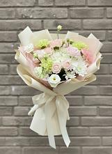 Букет цветов из:  Гвоздики, Розы, Лизиантусы и Хризантемы в Нижний Бестях
