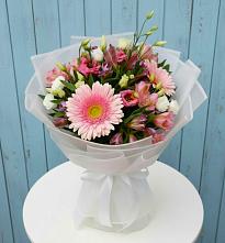 Букет цветов из:  Герберы, Альстромерии и Лизиантусы в Нижний Бестях