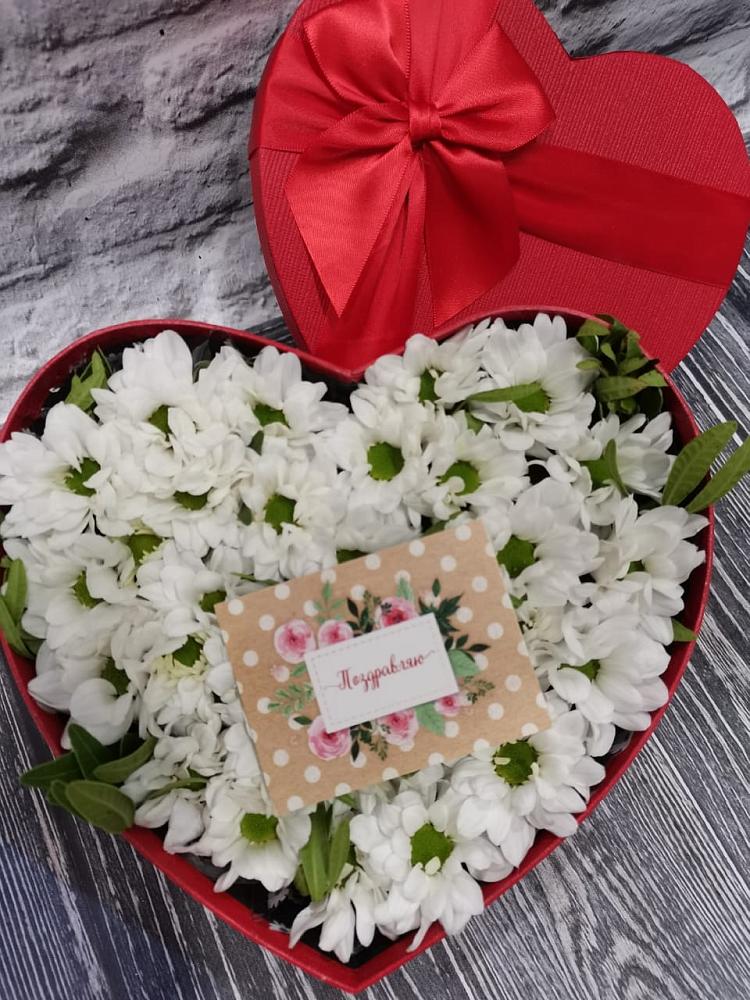 Цветочная композиция из Хризантемы в виде сердца в Нижний Бестях