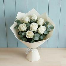 Букет Белые розы в Эвкалипте в Нижний Бестях