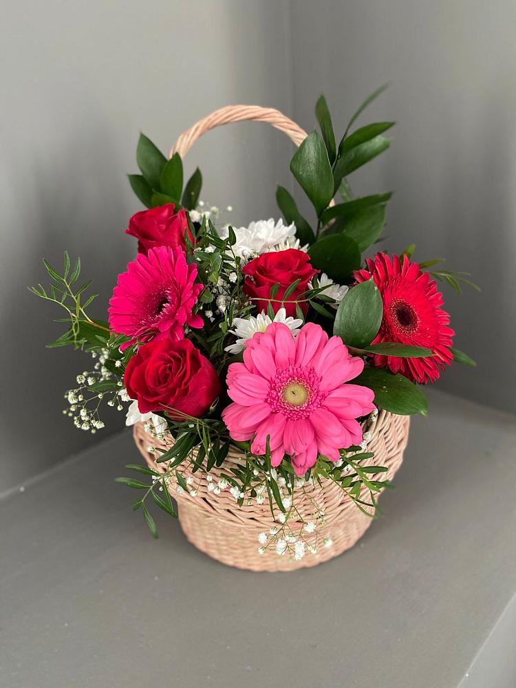 Цветочная композиция из Розы, Хризантемы и Герберы в корзине в Нижний Бестях