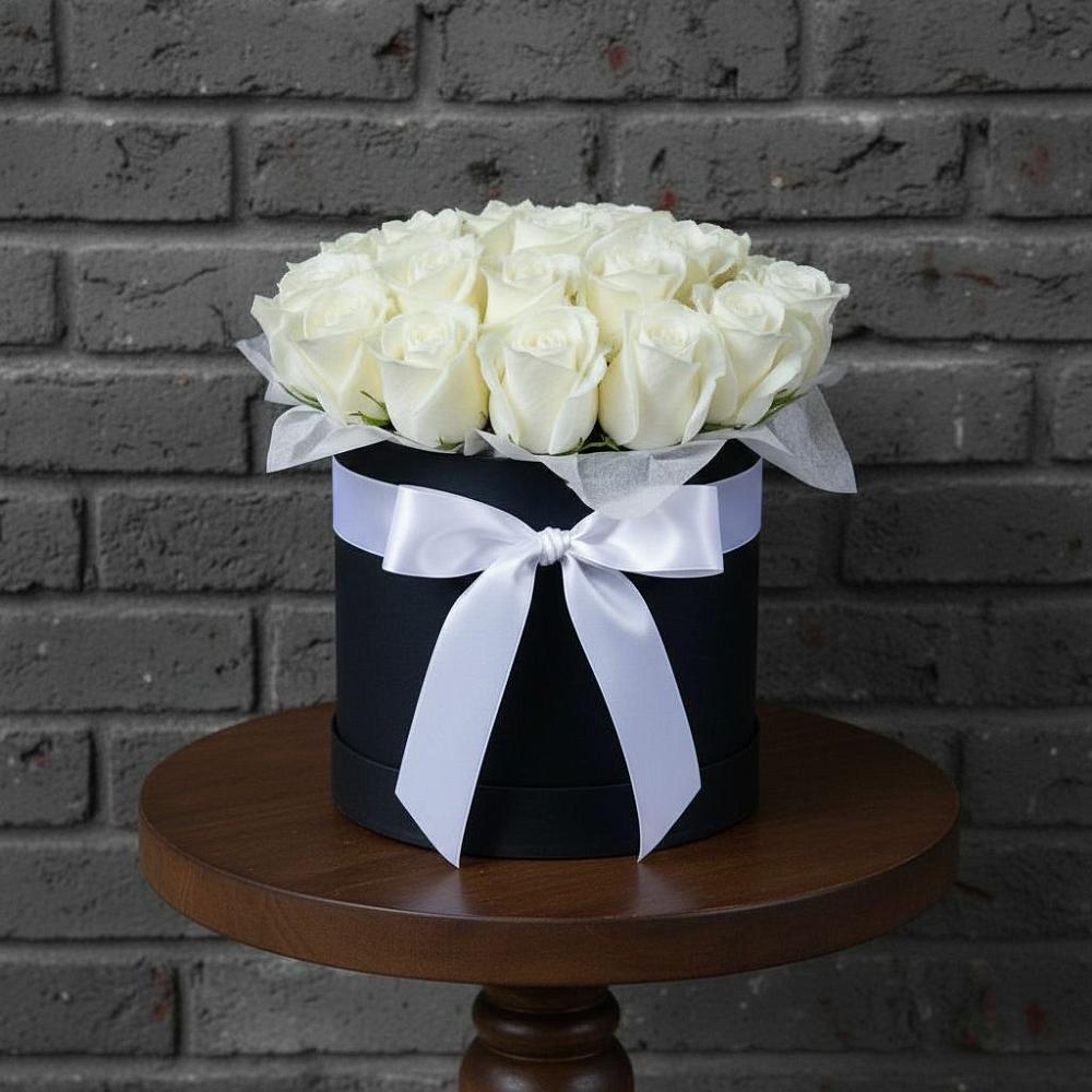 Цветочная композиция из Розы в шляпной коробке в Нижний Бестях