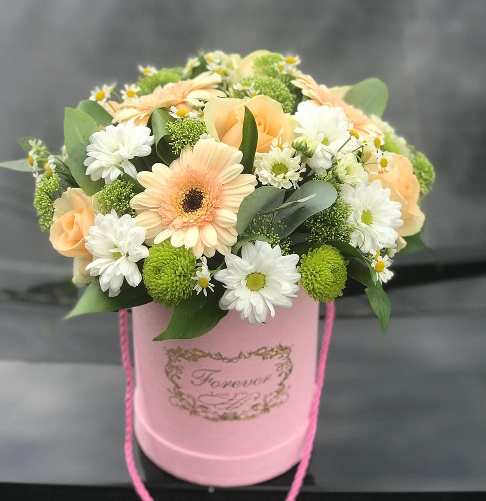 Цветочная композиция из Розы, Герберы и Хризантемы в шляпной коробке в Нижний Бестях