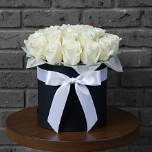 Цветочная композиция из Розы в шляпной коробке #REPLACE_PRED# Нижний Бестях