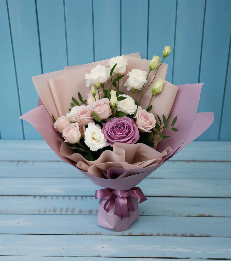 Букет цветов из: Розы и Лизиантусы в Нижний Бестях